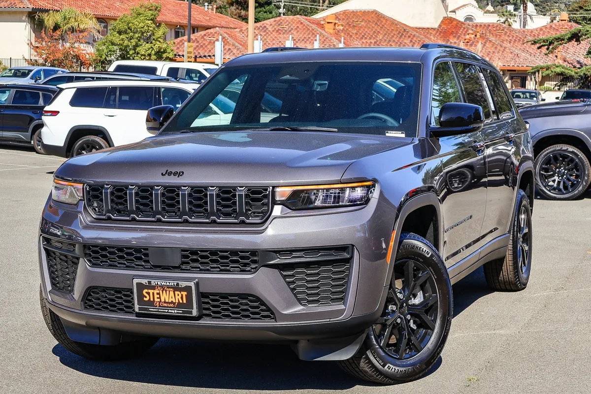 2026 Jeep Grand Cherokee L LAREDO 4X4
